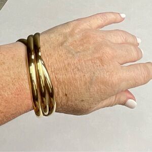 Elegant Gold Bangle Bracelet